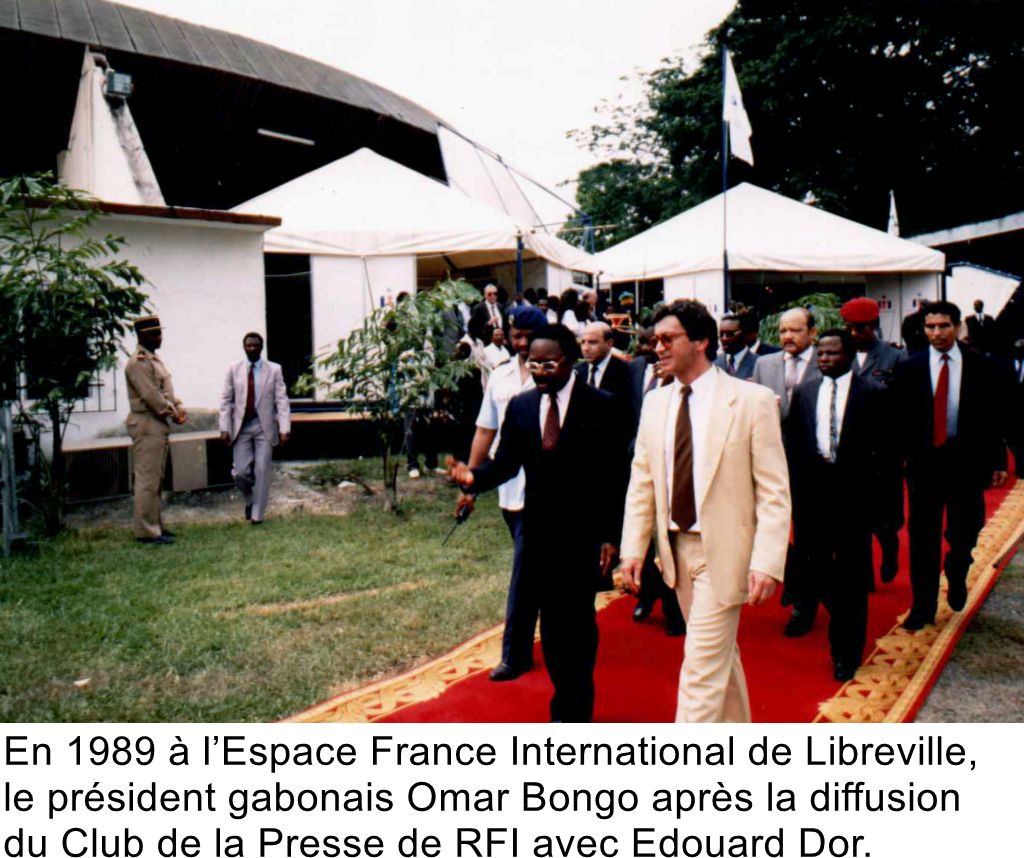 En 1989 à l’Espace France International de Libreville, le président gabonais Omar Bongo après la diffusion du Club de la Presse de RFI RFI avec Edouard Dor.
