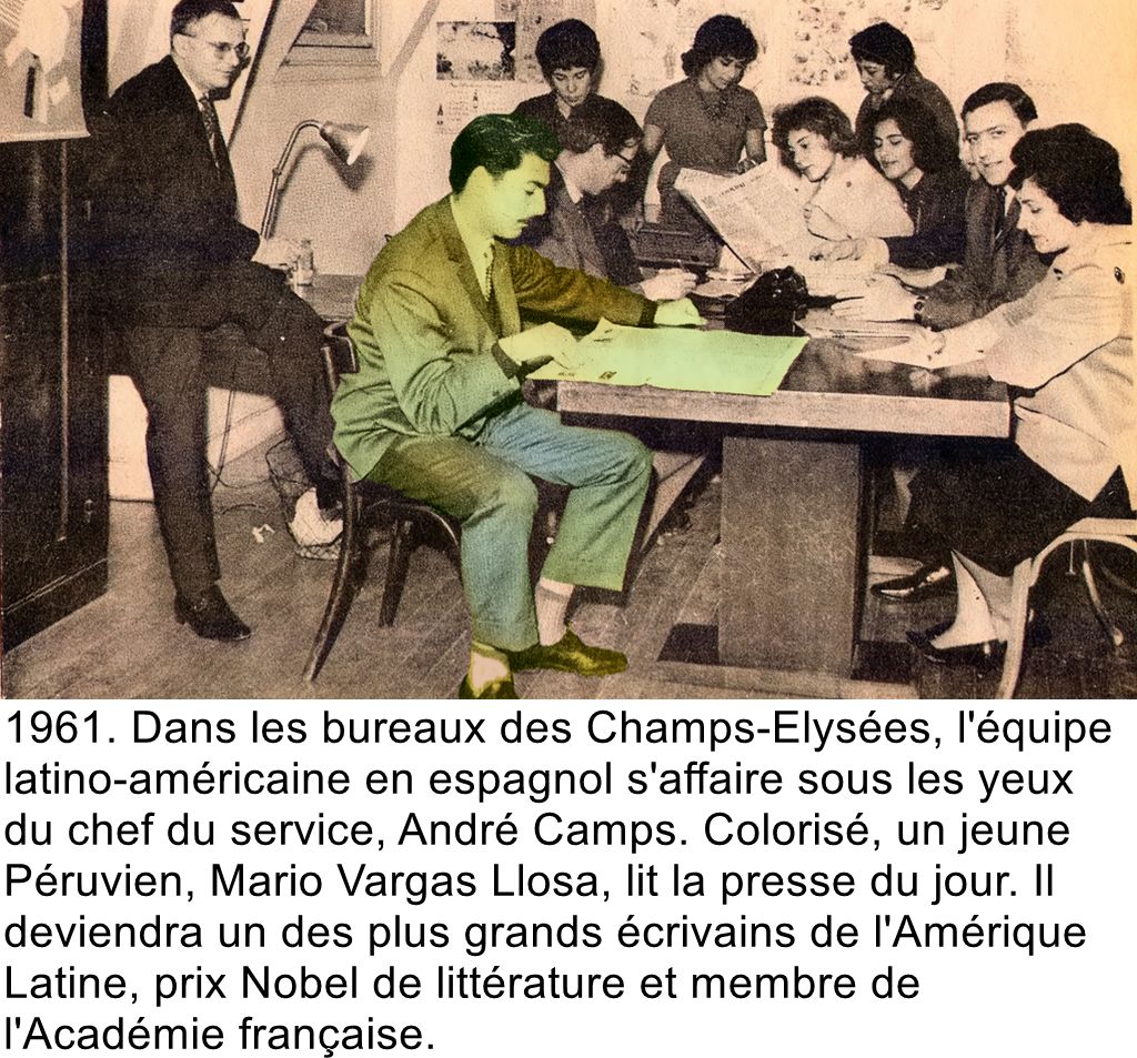 1961. Dans les bureaux des Champs-Elysées, l'équipe latino-américaine en espagnol s'affaire sous les yeux du chef du service, André Camps. Colorisé, un jeune Péruvien, Mario Vargas Llosa, lit la presse du jour. Il deviendra un des plus grands écrivains de l'Amérique Latine, prix Nobel de littérature et membre de l'Académie française.
