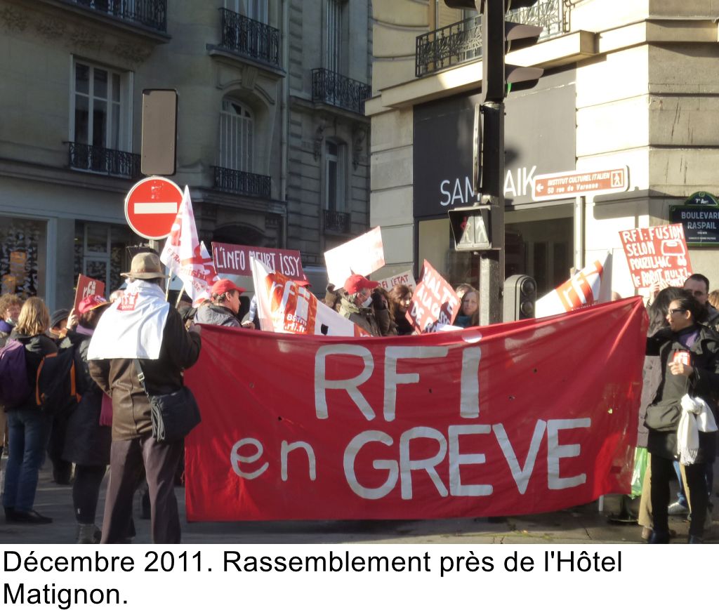 Décembre 2011. Rassemblement près de l'Hôtel Matignon.