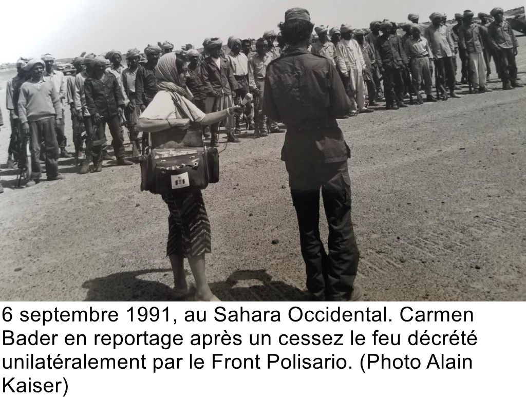 6 septembre 1991, au Sahara Occidental. Carmen Bader en reportage après un cessez le feu décrété unilatéralement par le Front Polisario. (Photo Alain Kaiser)