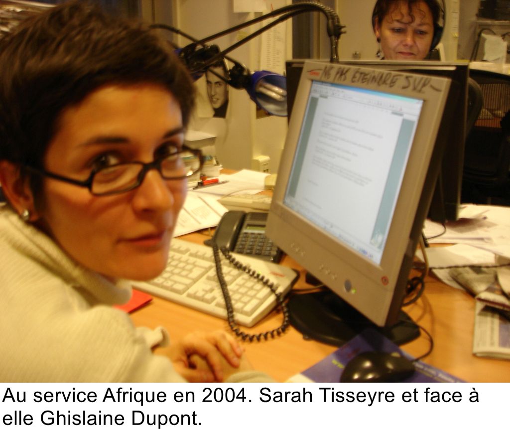 Au service Afrique en 2004. Sarah Tisseyre et face à elle Ghislaine Dupont.