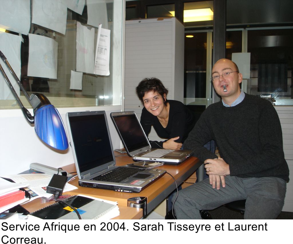 Service Afrique en 2004. Sarah Tisseyre et Laurent Correau.