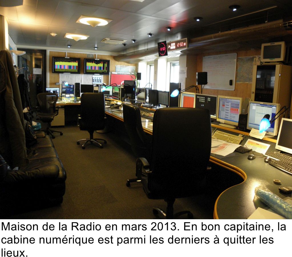 Maison de la Radio en mars 2013. En bon capitaine, la cabine numérique est parmi les derniers à quitter les lieux.