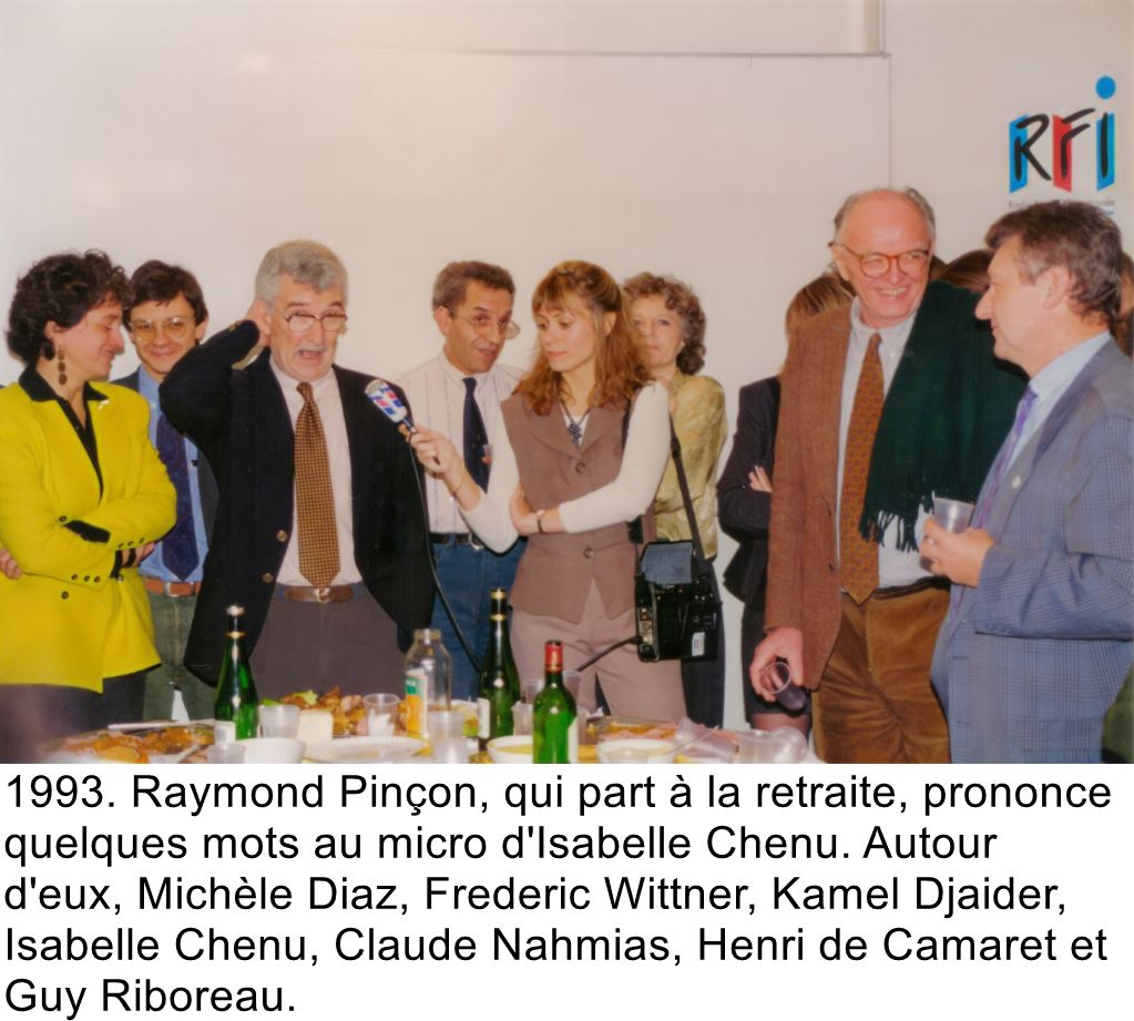 1993. Raymond Pinçon, qui part à la retraite, prononce quelques mots au micro d'Isabelle Chenu. Autour d'eux, Michèle Diaz, Frederic Wittner, Kamel Djaider, Isabelle Chenu, Claude Nahmias, Henri de Camaret et Guy Riboreau.