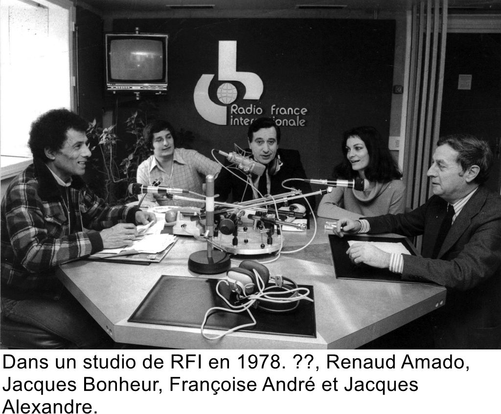 Dans un studio de RFI en 1978. ??, Renaud Amado, Jacques Bonheur, Françoise André et Jacques Alexandre.