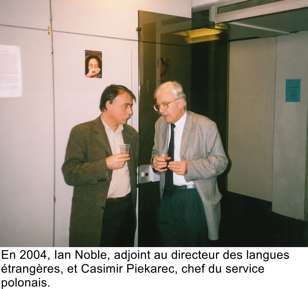 En 2004, Ian Noble, adjoint au directeur des langues étrangères, et Casimir Piekarec, chef du service polonais.