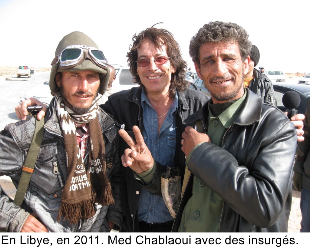 En Libye, en 2011. Med Chablaoui avec des insurgés.