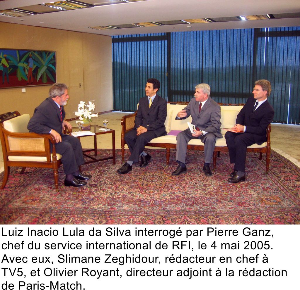 Luiz Inacio Lula da Silva interrogé par Pierre Ganz, chef du service international de RFI, le 4 mai 2005. Avec eux, Slimane Zeghidour, rédacteur en chef à TV5, et Olivier Royant, directeur adjoint à la rédaction de Paris-Match.