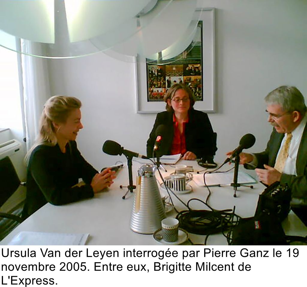 Ursula Van der Leyen interrogée par Pierre Ganz le 19 novembre 2005. Entre eux, Brigitte Milcent de L'Express.